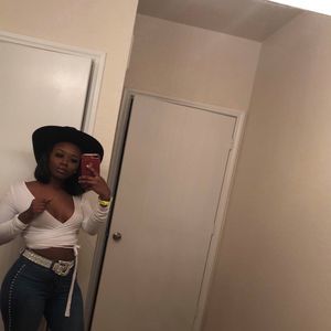 Meet your Posher, Dionna